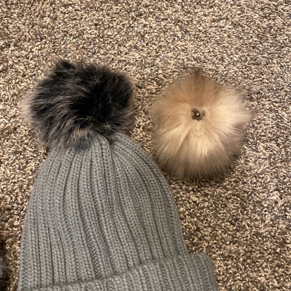 BUNDLE FOR DISCOUNT- Women’s knit beanies bundle one with changeable poms - Picture 2 of 2